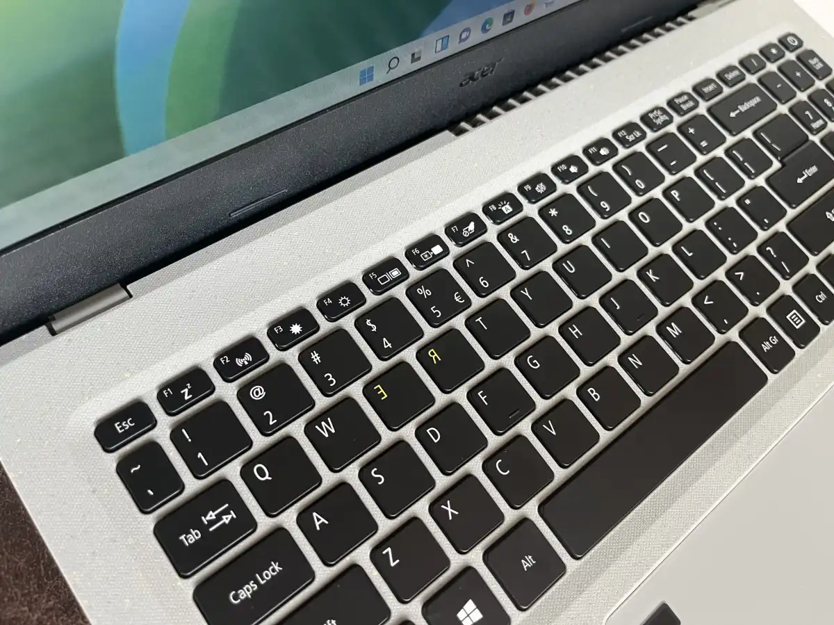 GEARVN - Bàn phím và trackpad của Acer Aspire Vero